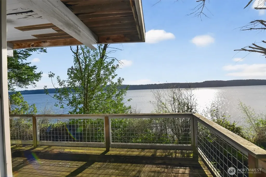 1284 Dines Point Road Greenbank WA 98253