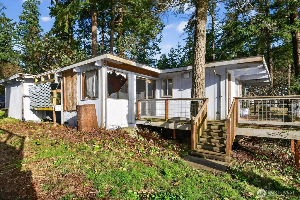 1284 Dines Point Road Greenbank WA 98253