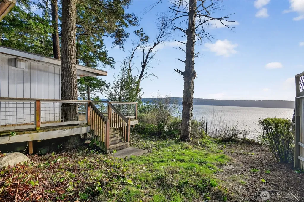 1284 Dines Point Road Greenbank WA 98253
