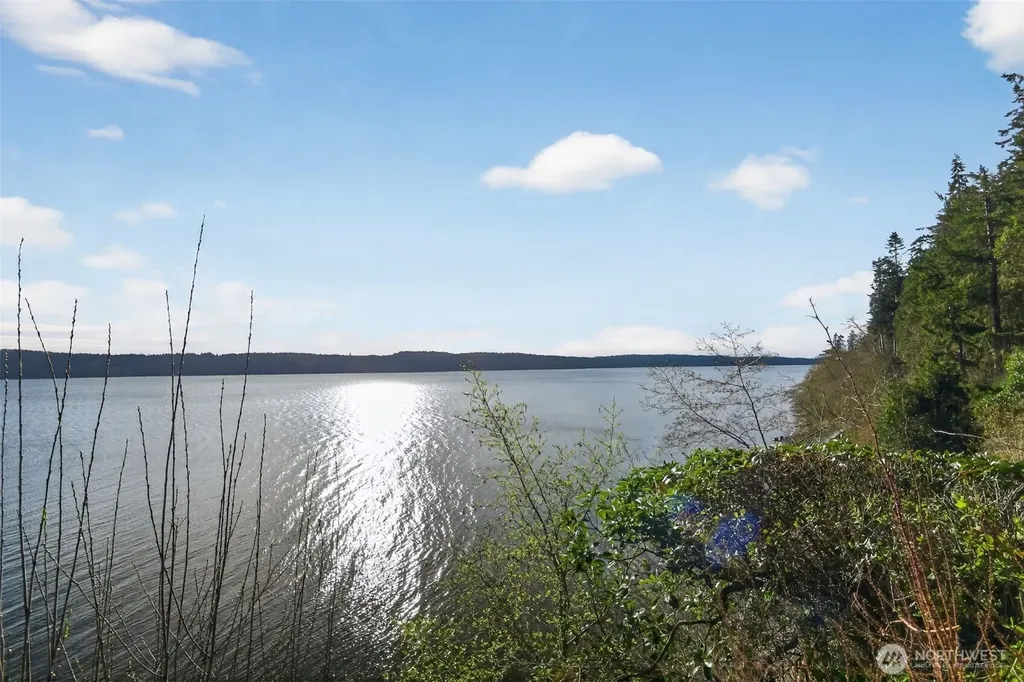 1284 Dines Point Road Greenbank WA 98253