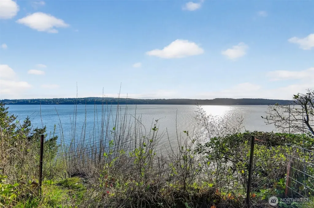 1284 Dines Point Road Greenbank WA 98253