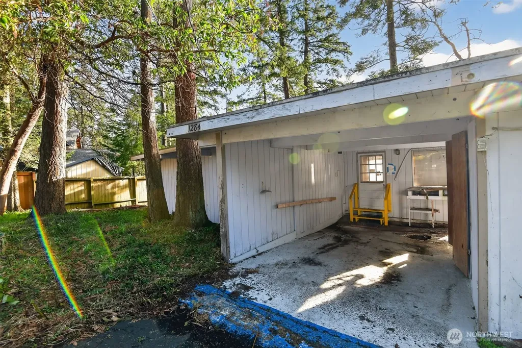 1284 Dines Point Road Greenbank WA 98253