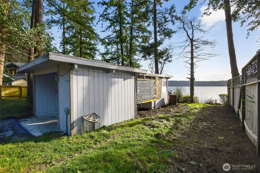1284 Dines Point Road Greenbank WA 98253