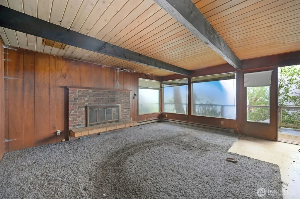 1284 Dines Point Road Greenbank WA 98253