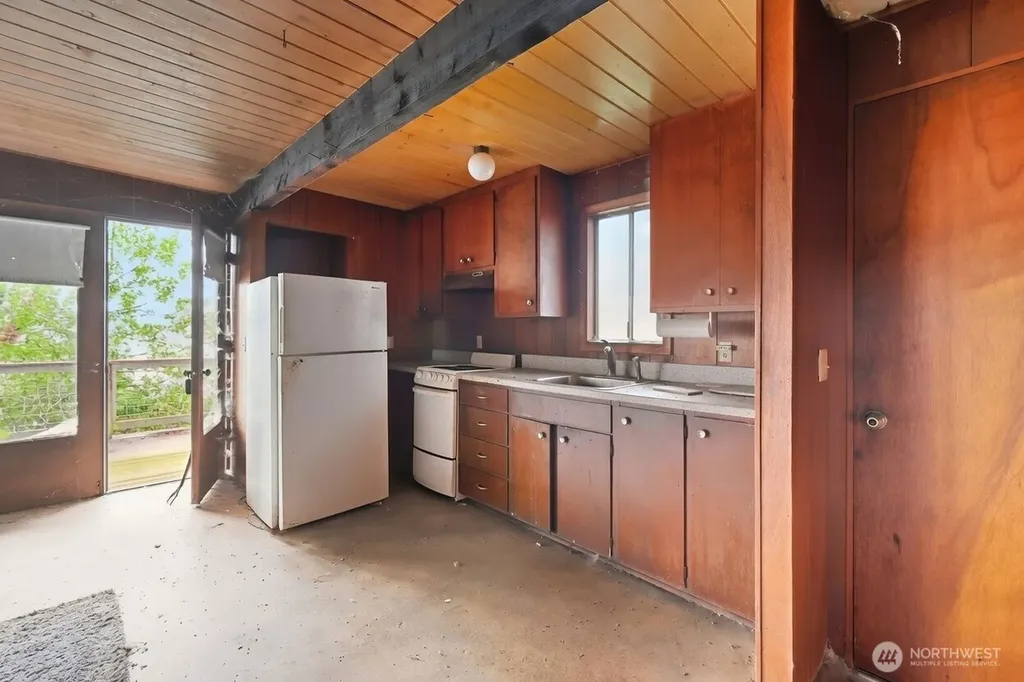 1284 Dines Point Road Greenbank WA 98253