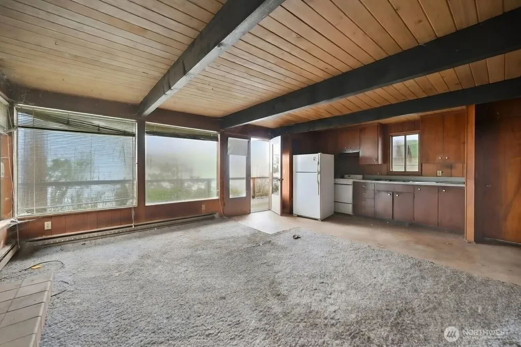 1284 Dines Point Road Greenbank WA 98253