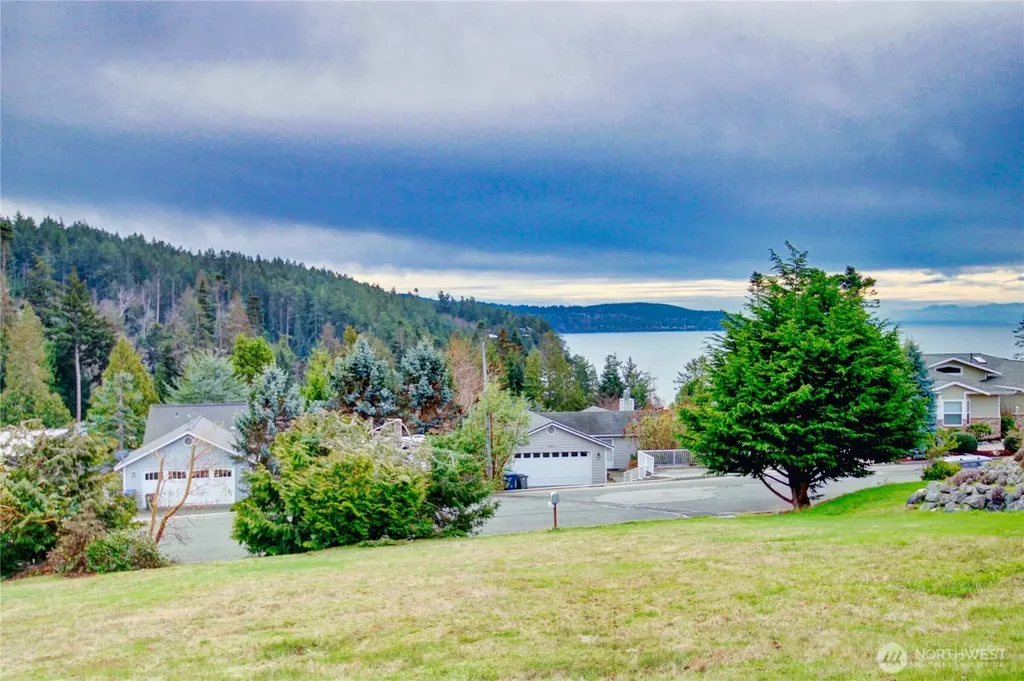 4512 Queen Ann Way Anacortes WA 98221