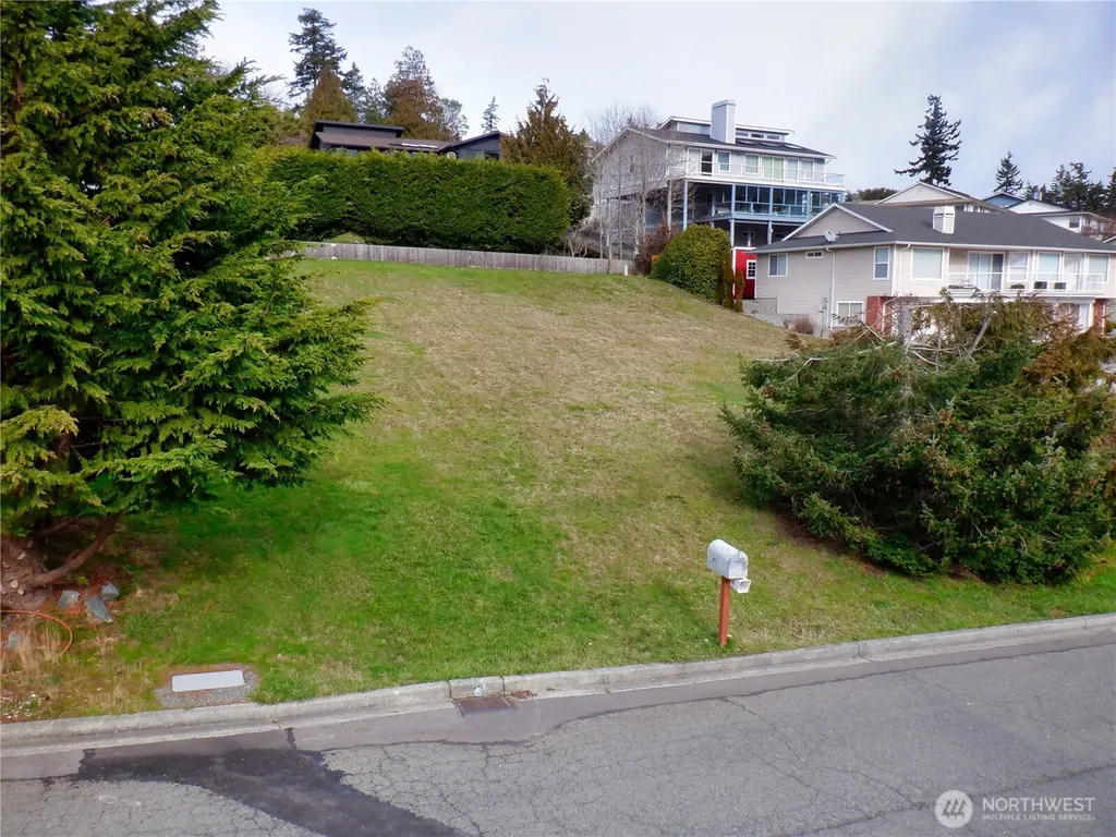 4512 Queen Ann Way Anacortes WA 98221