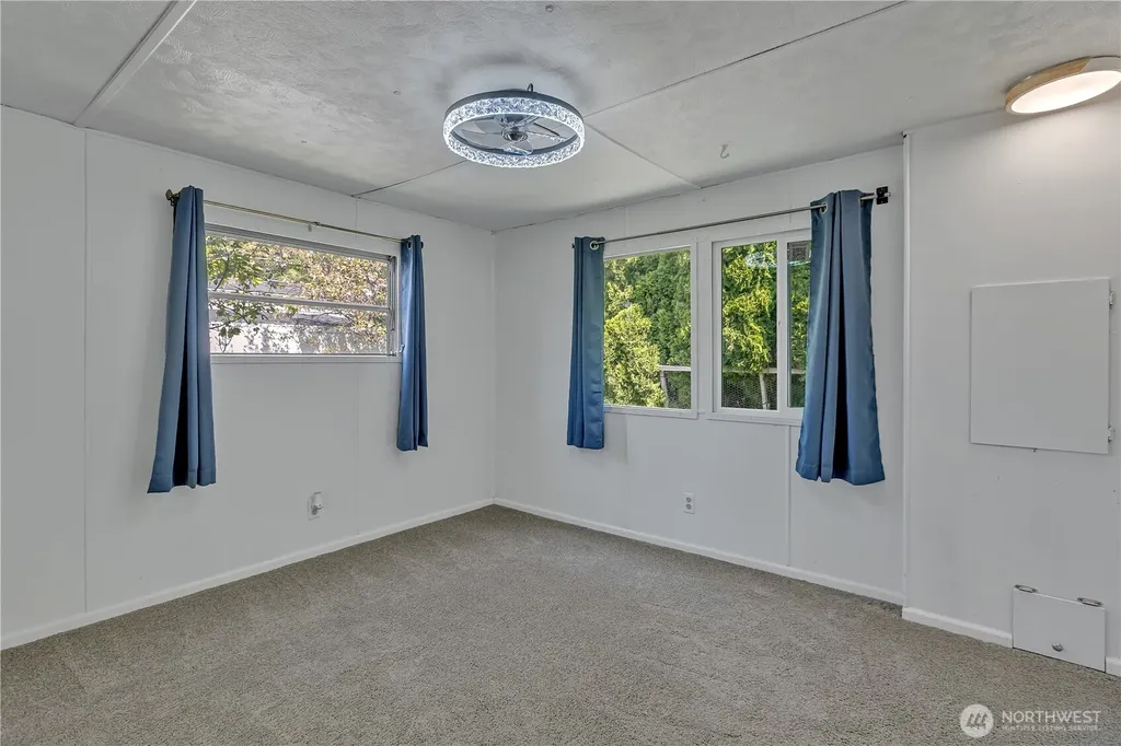 2302 SE R Street Auburn WA 98002