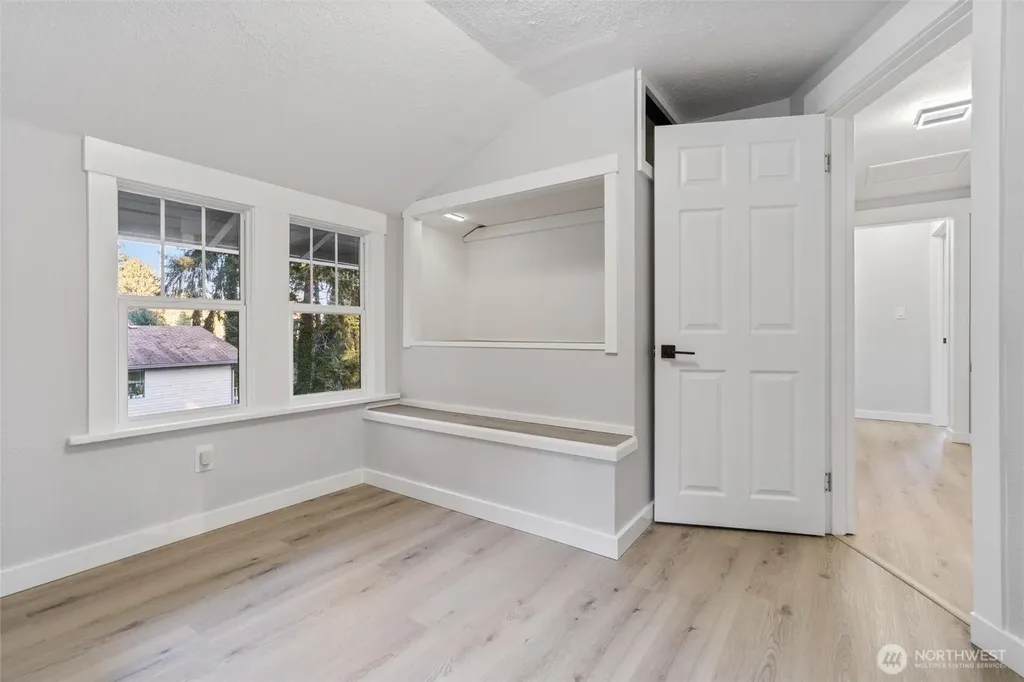 6937 Chico Way NW Bremerton WA 98312