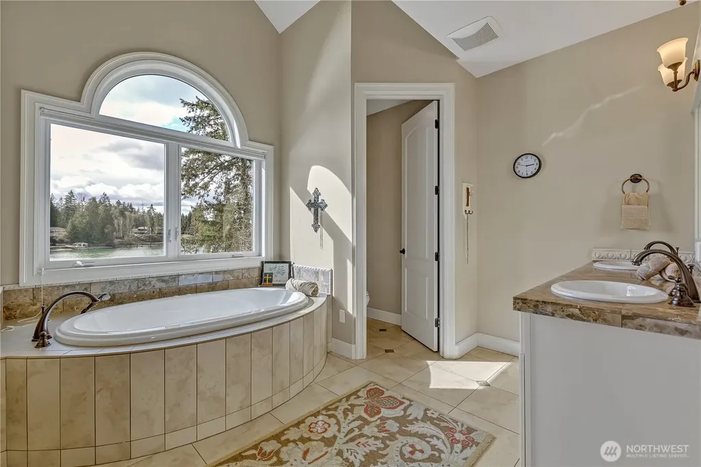 21256 39th Street Ct E Lake Tapps WA 98391