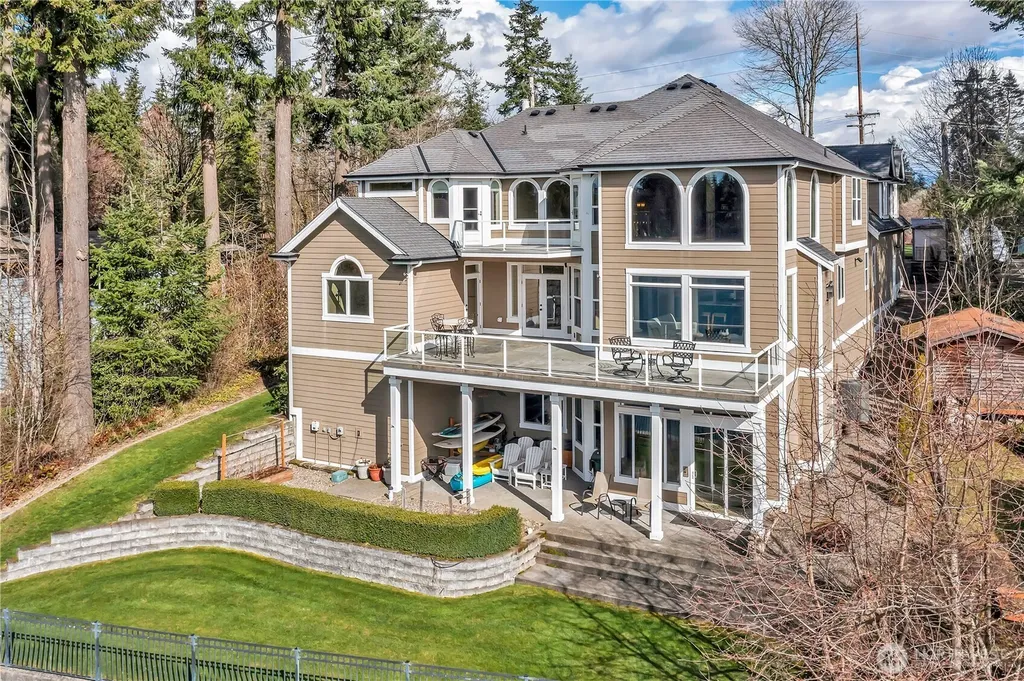 21256 39th Street Ct E Lake Tapps WA 98391
