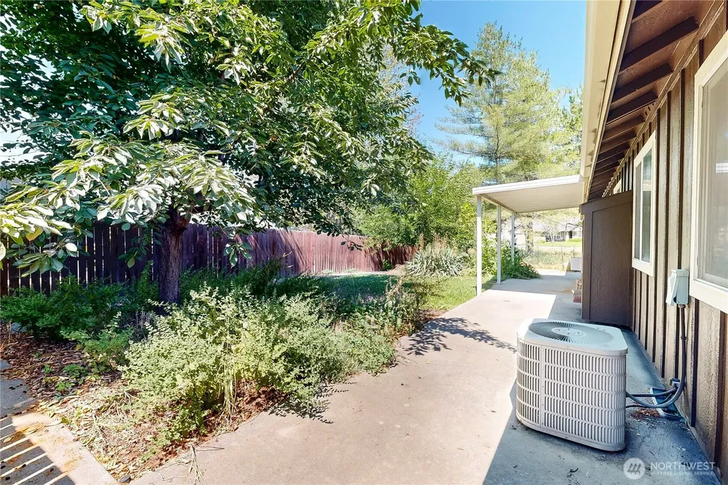 1152 SE Falbo Drive College Place WA 99324