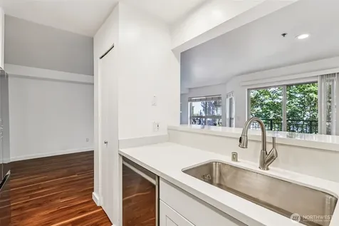 1425 Dexter Avenue N Seattle WA 98109
