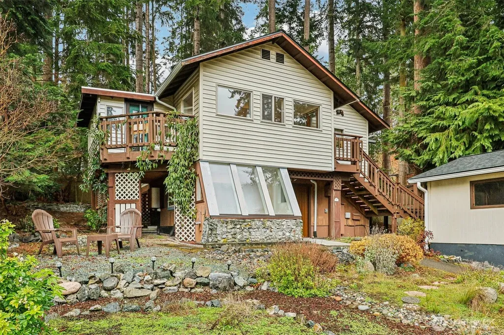1095 Worthy Place Greenbank WA 98253