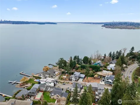 8329 NE Juanita Drive Kirkland WA 98034