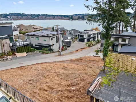 8329 NE Juanita Drive Kirkland WA 98034