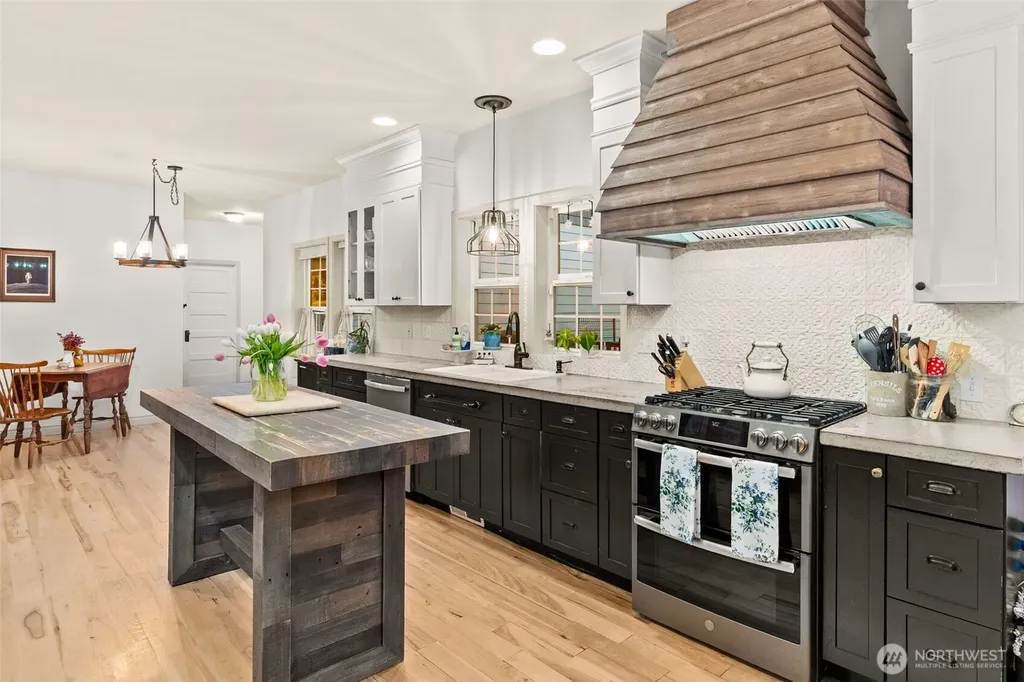 1130 E Sunset Hill Road Shelton WA 98584