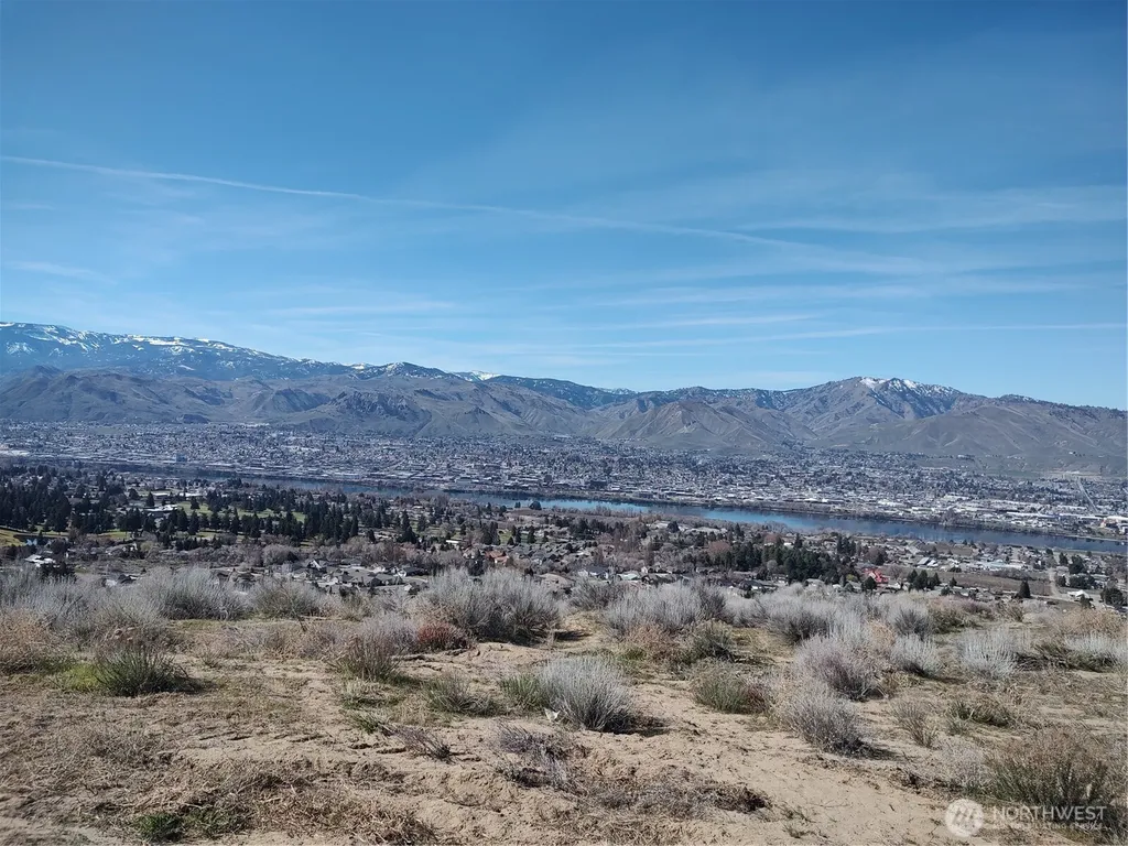 710 NE Tyler Place East Wenatchee WA 98802