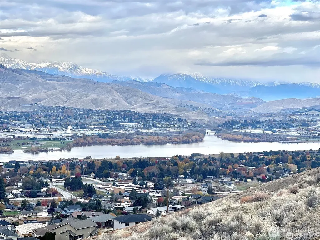 710 NE Tyler Place East Wenatchee WA 98802