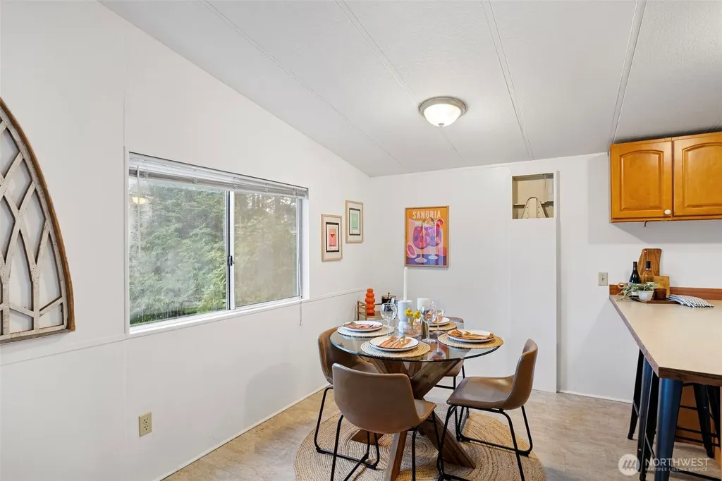 19015 16th Avenue NE Shoreline WA 98155