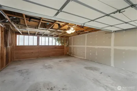 19015 16th Avenue NE Shoreline WA 98155