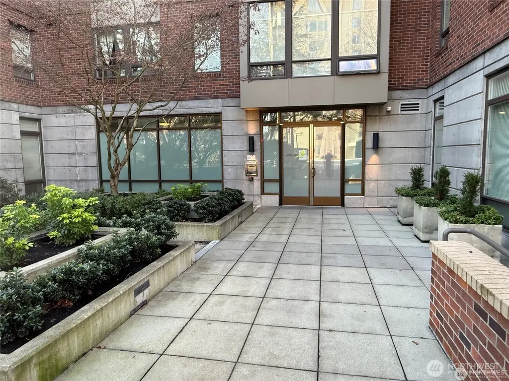 4547 8th Avenue NE Seattle WA 98105