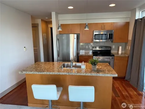 4547 8th Avenue NE Seattle WA 98105