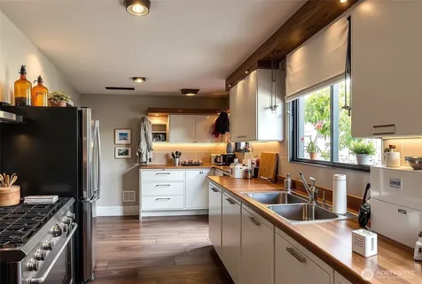 14322 Admiralty Way Lynnwood WA 98087