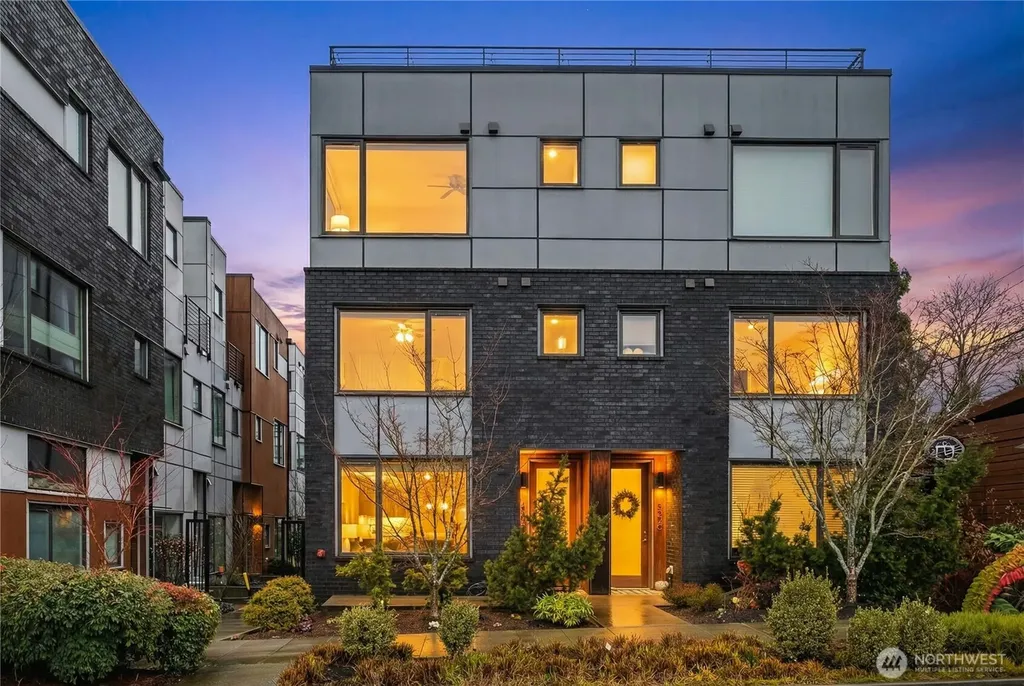 4272 SW Bradford Street Seattle WA 98116