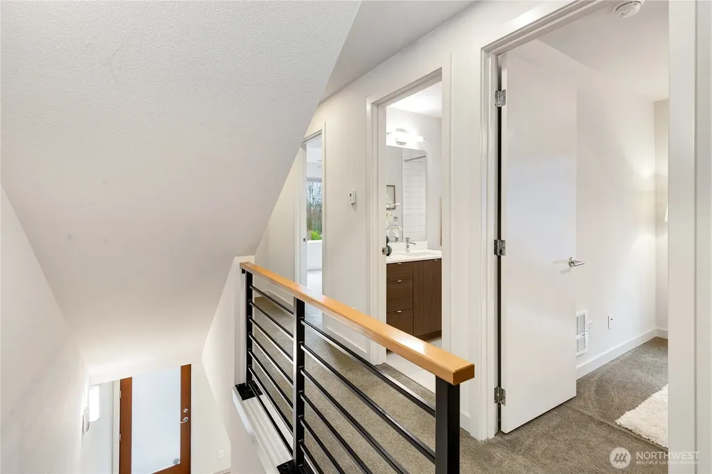 4272 SW Bradford Street Seattle WA 98116