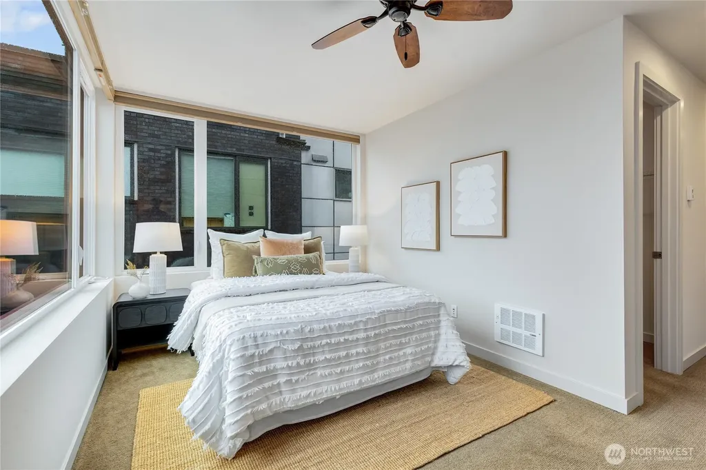4272 SW Bradford Street Seattle WA 98116