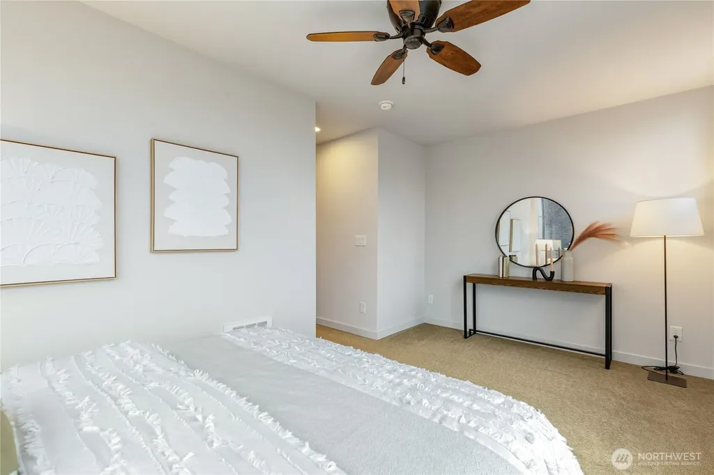 4272 SW Bradford Street Seattle WA 98116