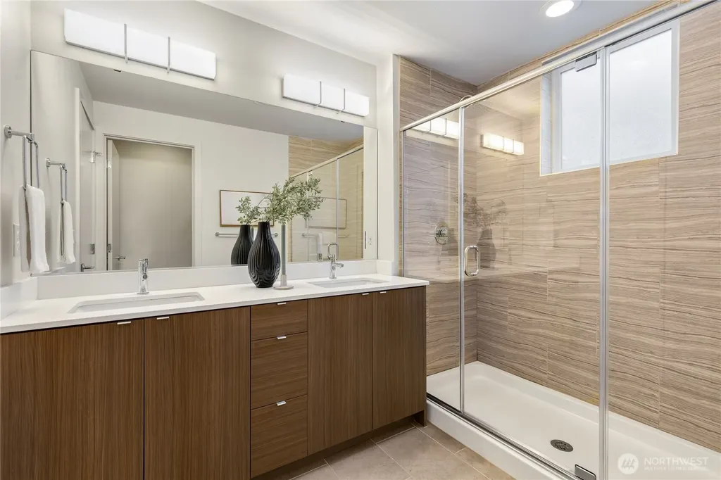 4272 SW Bradford Street Seattle WA 98116