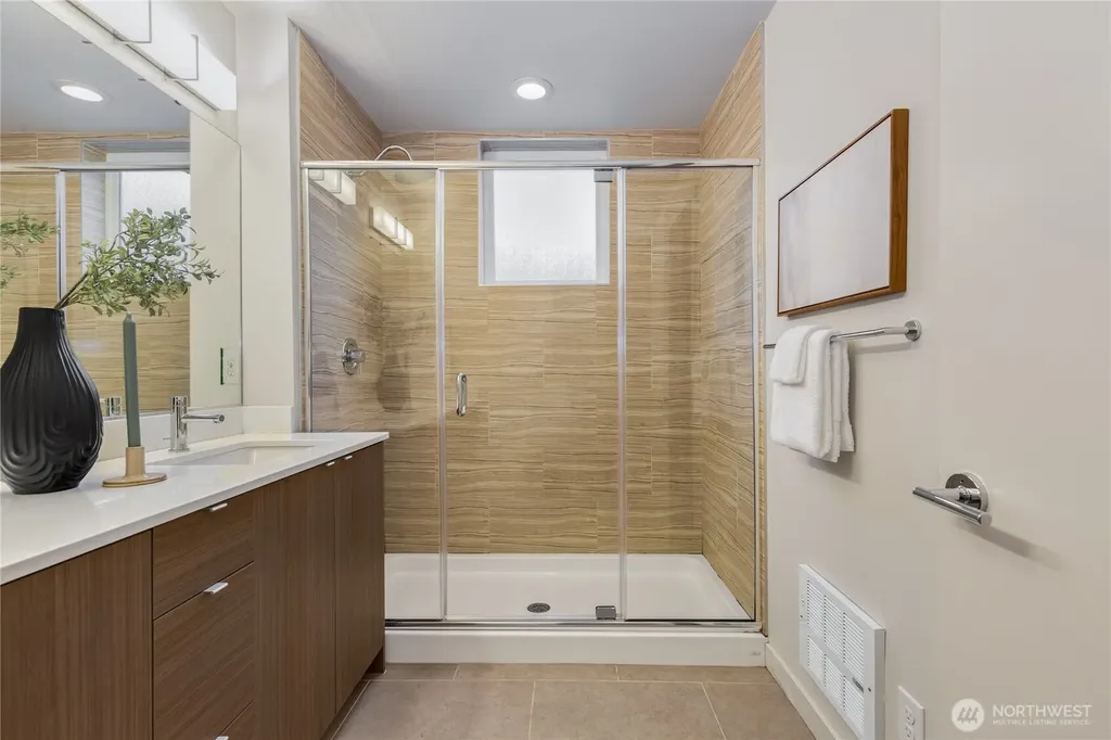4272 SW Bradford Street Seattle WA 98116