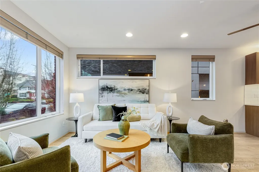 4272 SW Bradford Street Seattle WA 98116