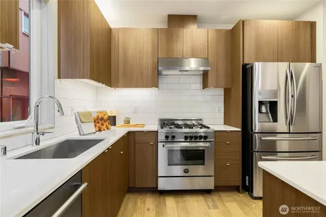 4272 SW Bradford Street Seattle WA 98116