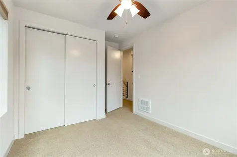4272 SW Bradford Street Seattle WA 98116