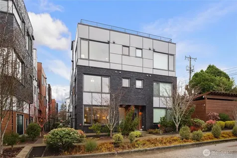 4272 SW Bradford Street Seattle WA 98116