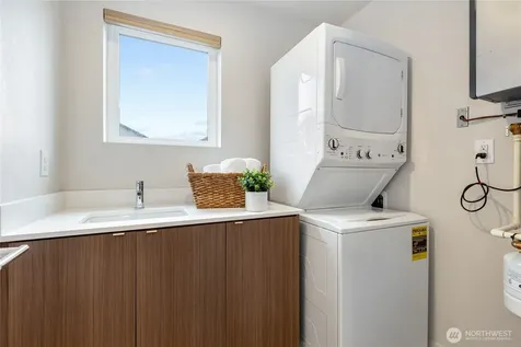 4272 SW Bradford Street Seattle WA 98116