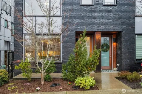 4272 SW Bradford Street Seattle WA 98116