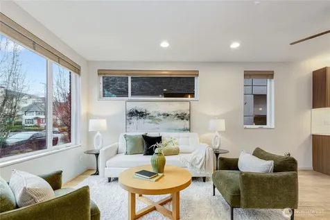 4272 SW Bradford Street Seattle WA 98116