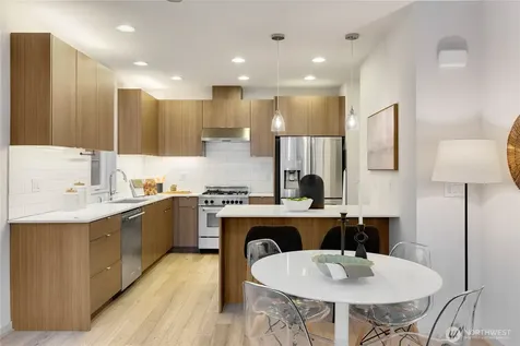4272 SW Bradford Street Seattle WA 98116