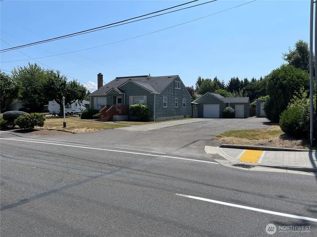 2606 E Main Puyallup WA 98372