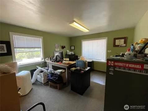 2606 E Main Puyallup WA 98372