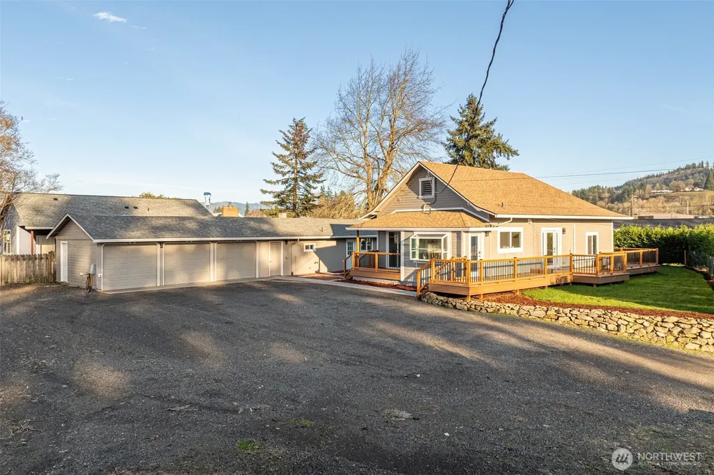 1107 Park Street Woodland WA 98674
