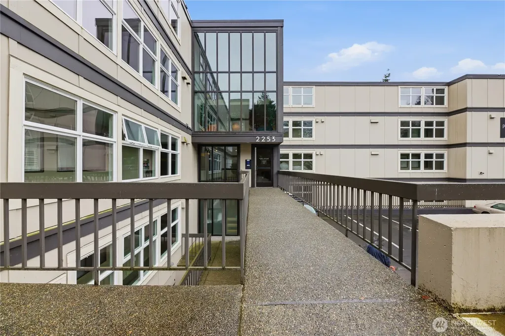 2253 Gilman Drive W Seattle WA 98119