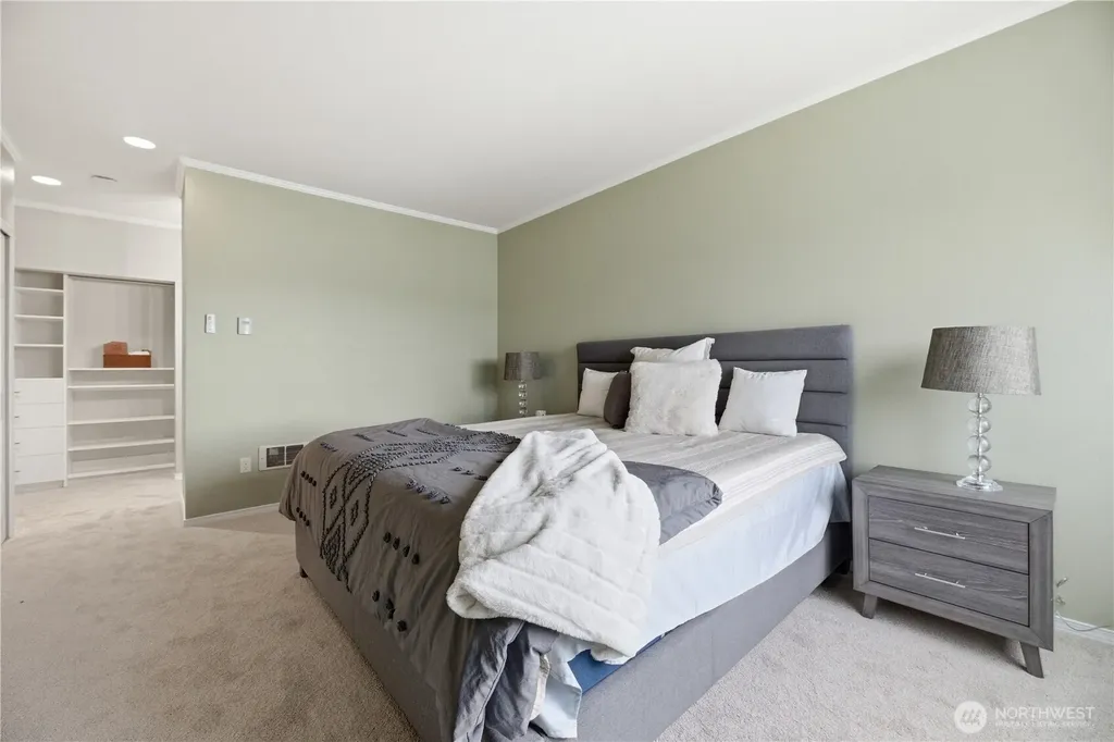 2253 Gilman Drive W Seattle WA 98119