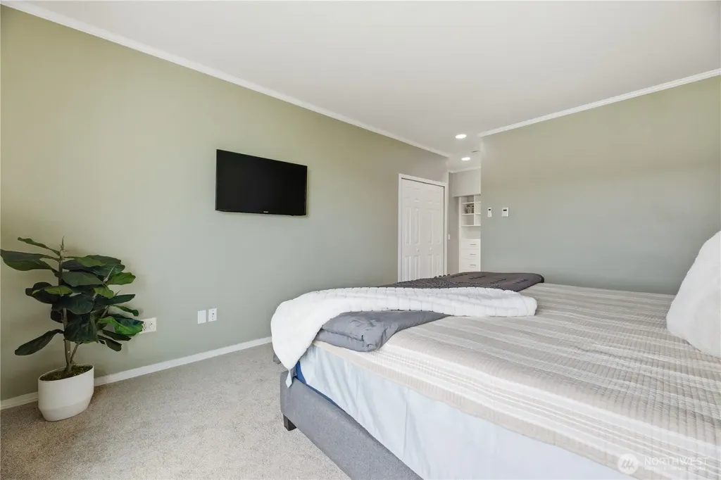 2253 Gilman Drive W Seattle WA 98119