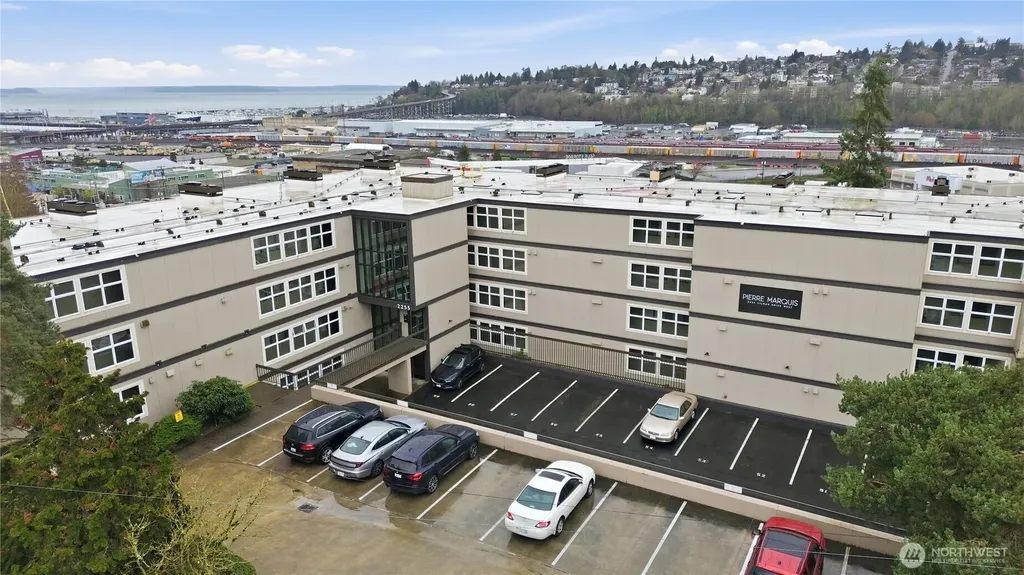 2253 Gilman Drive W Seattle WA 98119
